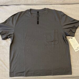 lululemon athletica Charcoal Short Sleeve Tee
“Fundamental oversized T”
Sz M
NWT